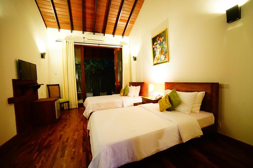 Lespri Grand Hotel Negombo Room photo