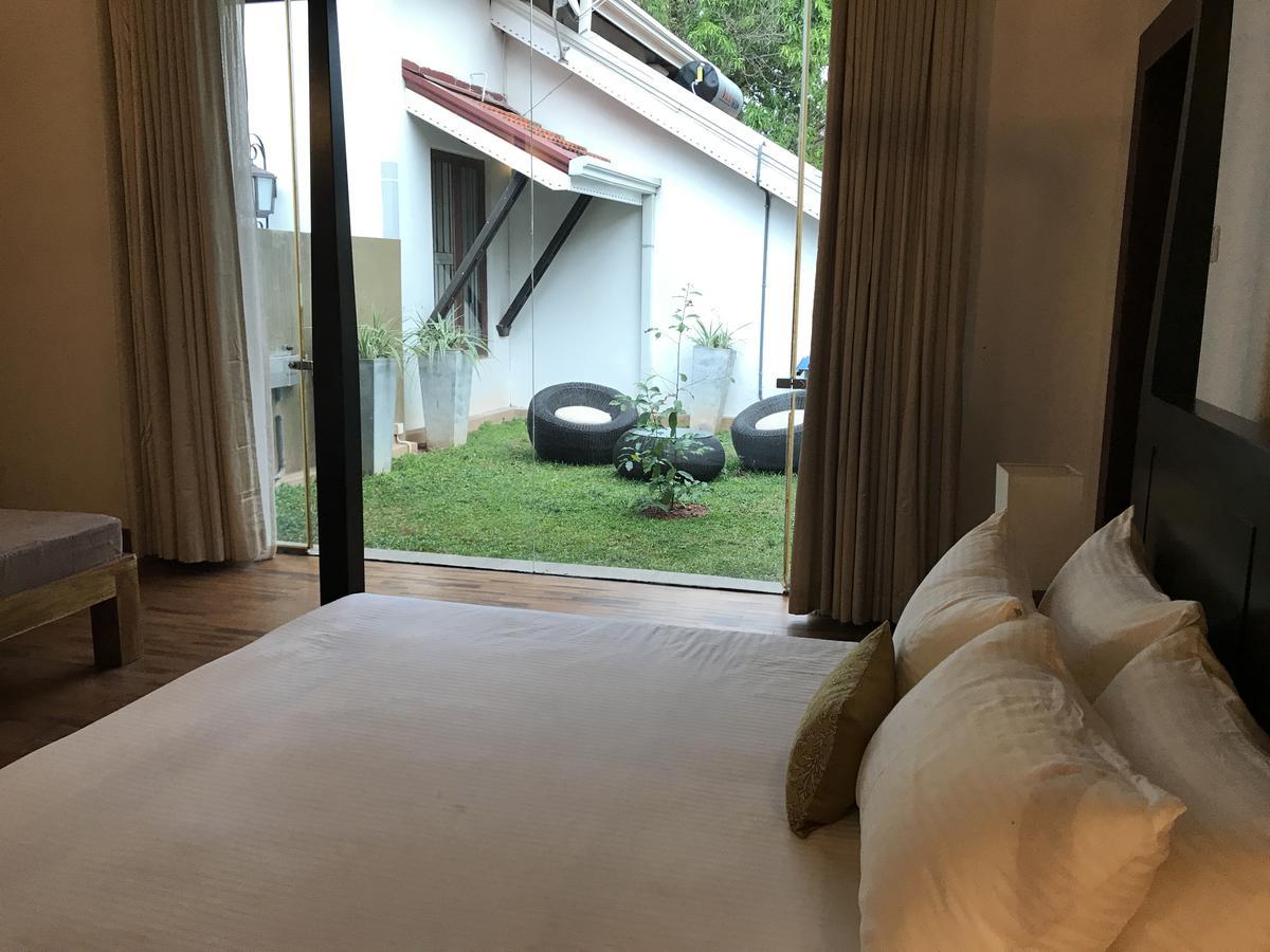 Lespri Grand Hotel Negombo Exterior photo