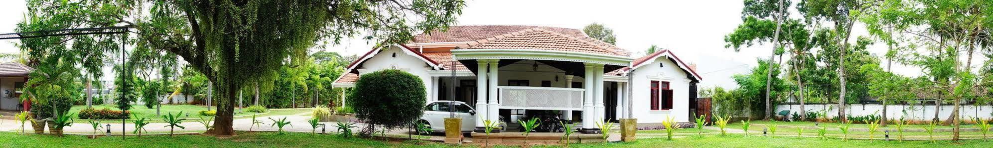 Lespri Grand Hotel Negombo Exterior photo