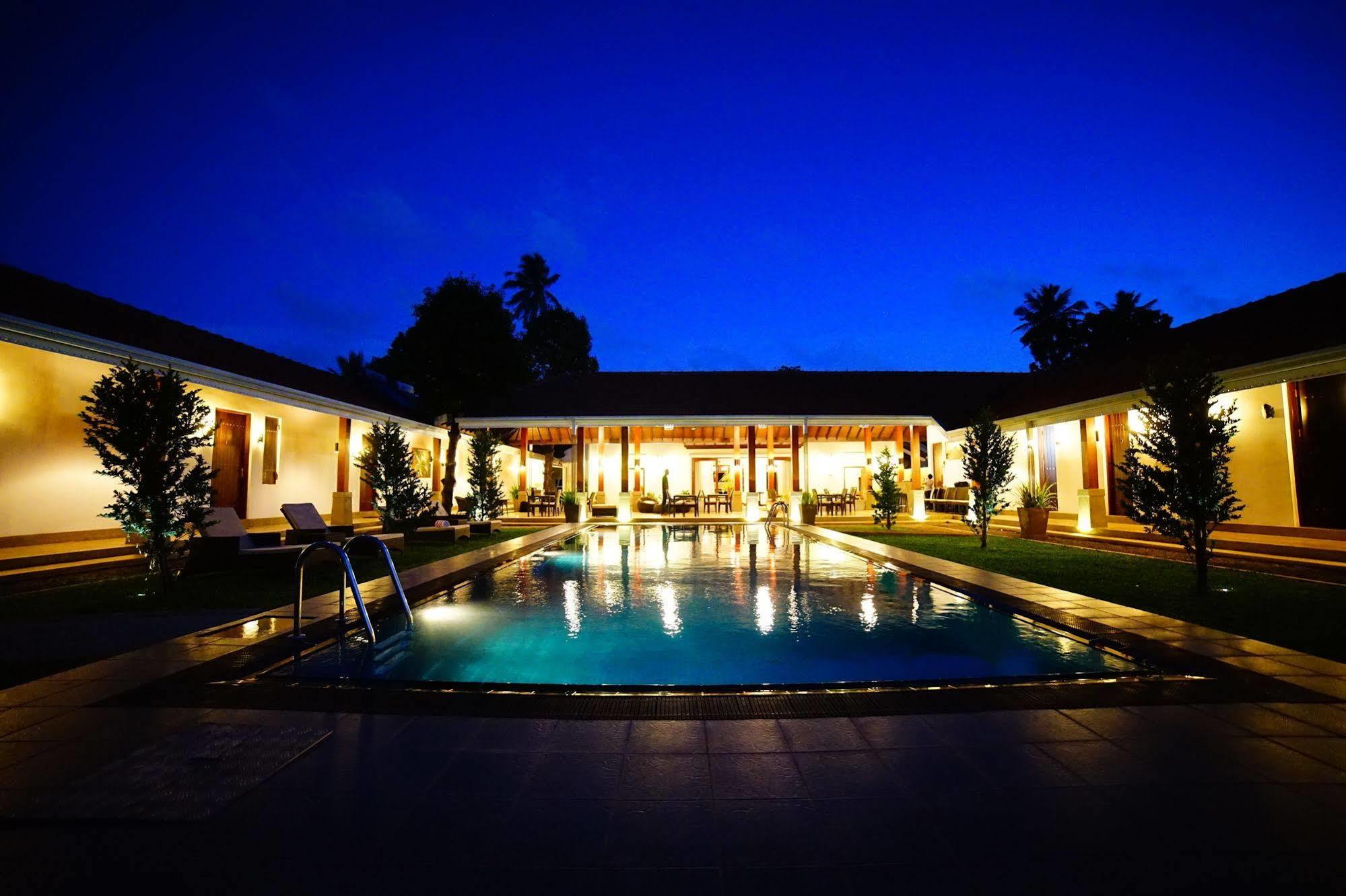 Lespri Grand Hotel Negombo Exterior photo